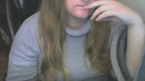 Snapshot of calcavorix chatting on 04/24/26, 12:13 Calie online show from 04/24/26, 12:13