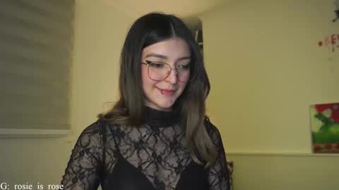 Snapshot of call_me_rosie chatting on 12/22/24, 12:39 online show from 12/22/24, 12:39