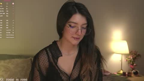 Snapshot of call_me_rosie chatting on 09/27/25, 03:22 online show from 09/27/25, 03:22