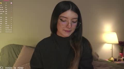 Snapshot of call_me_rosie chatting on 10/07/25, 01:25 online show from 10/07/25, 01:25