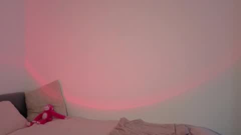 Snapshot of callme_alexa chatting on 12/22/25, 11:29 Alexa online show from 12/22/25, 11:29