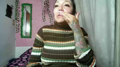 Snapshot of callme_lolas chatting on 04/22/26, 02:14 paula online show from 04/22/26, 02:14