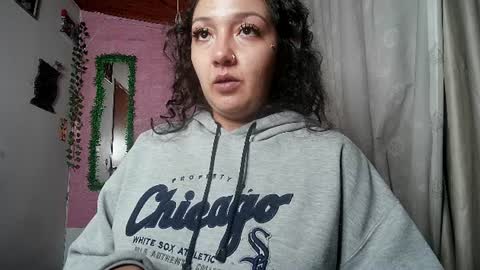 Snapshot of callme_lolas chatting on 06/15/26, 06:48 paula online show from 06/15/26, 06:48