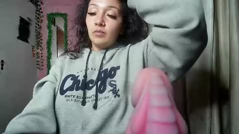 Snapshot of callme_lolas chatting on 06/19/26, 05:56 paula online show from 06/19/26, 05:56