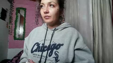 Snapshot of callme_lolas chatting on 06/22/26, 03:36 paula online show from 06/22/26, 03:36