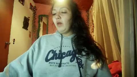 Snapshot of callme_lolas chatting on 06/27/26, 02:05 paula online show from 06/27/26, 02:05