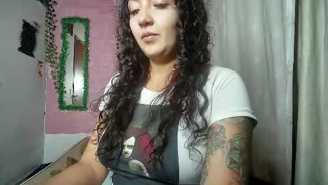 Snapshot of callme_lolas chatting on 07/04/26, 01:23 paula online show from 07/04/26, 01:23
