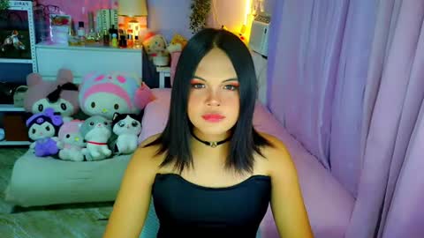 Snapshot of callme_mia chatting on 06/18/26, 05:08 Mia online show from 06/18/26, 05:08