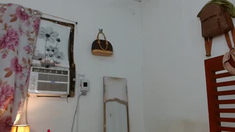 Snapshot of callme_shiel chatting on 09/30/25, 06:46 shiela online show from 09/30/25, 06:46