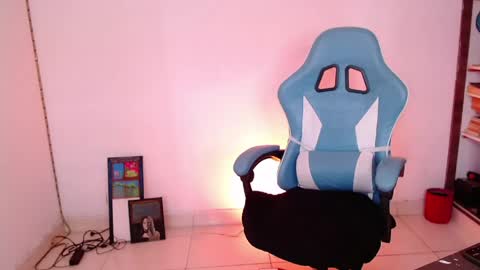 callmebluee online show from 04/25/26, 06:16