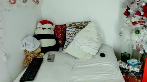 Snapshot of callmeby_lebron chatting on 12/26/24, 02:16 LeBron online show from 12/26/24, 02:16