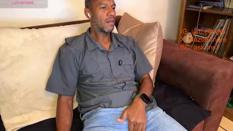 My name is Robert  Dont be shysay hi I love to chat. For requests or dirty talk please use tips  online show from 03/28/26, 06:35