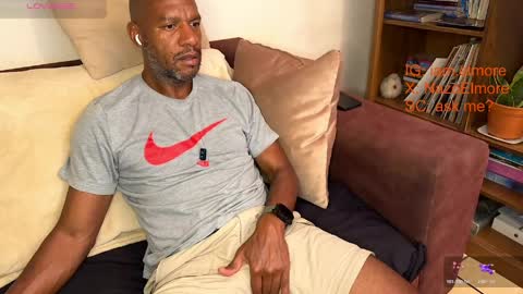 My name is Robert  Dont be shysay hi I love to chat. For requests or dirty talk please use tips  online show from 04/03/26, 04:32