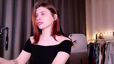 Snapshot of callmetori chatting on 12/17/25, 08:42 Frida online show from 12/17/25, 08:42