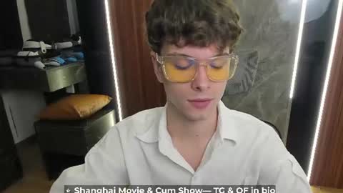 Snapshot of calvin_loves_you chatting on 07/03/26, 03:29 Hey I am Calvin online show from 07/03/26, 03:29