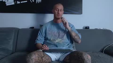 Snapshot of calvinhunt69 chatting on 01/03/25, 06:24 Calvin online show from 01/03/25, 06:24