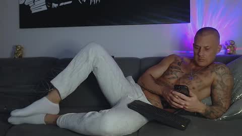 Snapshot of calvinhunt69 chatting on 01/16/25, 12:45 Calvin online show from 01/16/25, 12:45