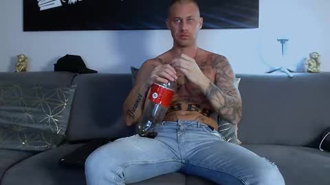 Snapshot of calvinhunt69 chatting on 01/20/25, 12:57 Calvin online show from 01/20/25, 12:57