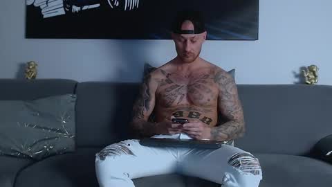 Snapshot of calvinhunt69 chatting on 02/25/25, 08:51 Calvin online show from 02/25/25, 08:51