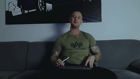 Snapshot of calvinhunt69 chatting on 11/23/25, 10:20 Calvin online show from 11/23/25, 10:20