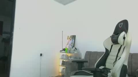 cam_xman online show from 05/26/26, 06:53