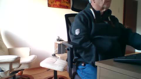 camcologne online show from 12/20/24, 03:00