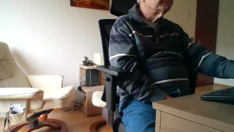 camcologne online show from 01/22/25, 10:07