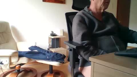 camcologne online show from 11/25/25, 10:04