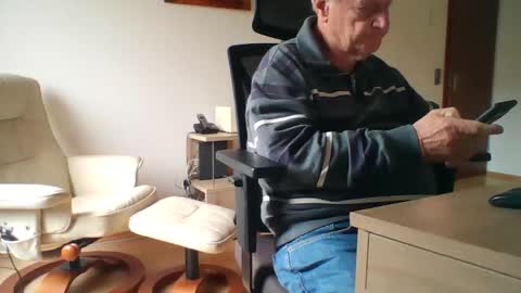 camcologne online show from 11/26/25, 10:16