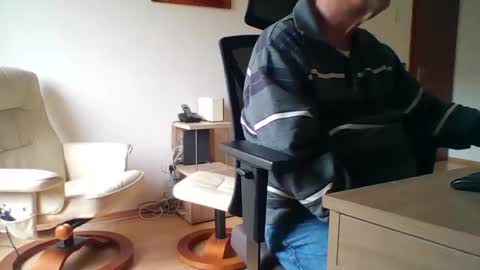 camcologne online show from 11/28/25, 10:18