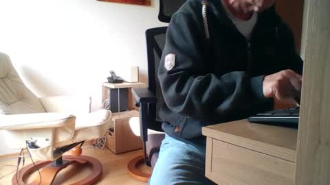 camcologne online show from 03/25/26, 09:04