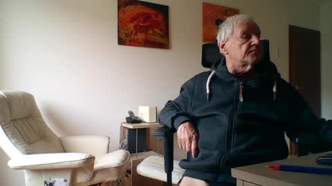 camcologne online show from 03/31/26, 08:48