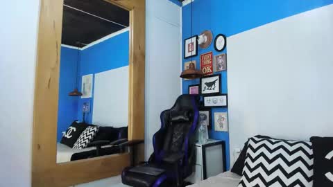 Snapshot of cameronrey_ chatting on 11/10/25, 09:36 --- Cameron --- online show from 11/10/25, 09:36