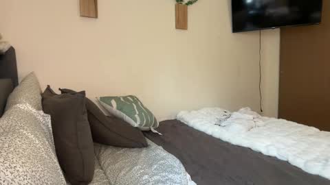 Snapshot of cami_calderon chatting on 10/17/25, 05:15 Camila online show from 10/17/25, 05:15