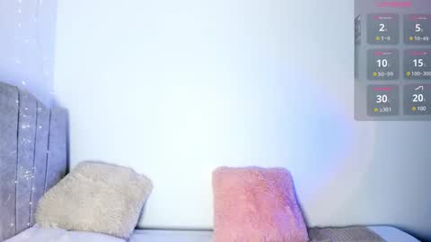 Snapshot of camii_sweett2 chatting on 10/07/25, 08:17 camii_sweett2 online show from 10/07/25, 08:17