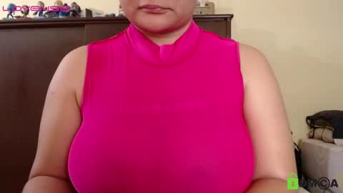 Snapshot of camiilahotxxx chatting on 12/06/24, 04:17 Camila online show from 12/06/24, 04:17