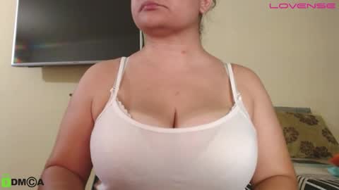 Snapshot of camiilahotxxx chatting on 09/20/25, 12:44 Camila online show from 09/20/25, 12:44