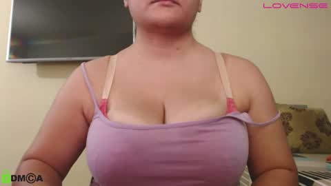 Snapshot of camiilahotxxx chatting on 09/22/25, 04:09 Camila online show from 09/22/25, 04:09