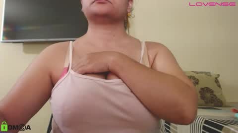 Snapshot of camiilahotxxx chatting on 09/27/25, 04:34 Camila online show from 09/27/25, 04:34