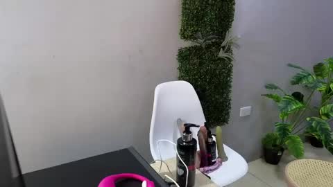 Snapshot of camil_milfdream chatting on 05/01/26, 11:04 Camil online show from 05/01/26, 11:04