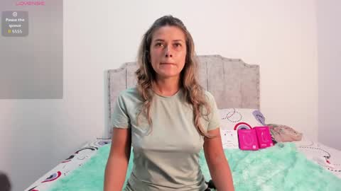 Snapshot of camila_borbon_ chatting on 03/30/26, 02:01 online show from 03/30/26, 02:01