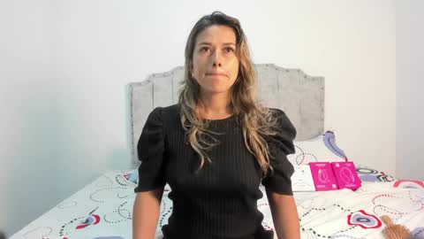 Snapshot of camila_borbon_ chatting on 04/08/26, 11:32 online show from 04/08/26, 11:32