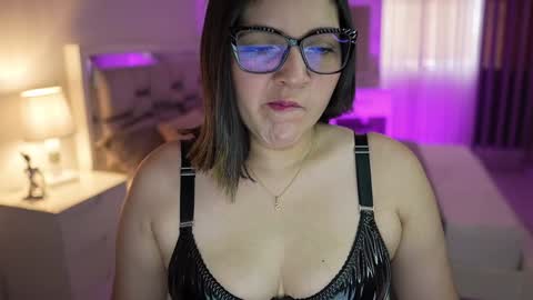 Snapshot of camila_buitrago chatting on 12/06/24, 04:06 Camila buitrago online show from 12/06/24, 04:06