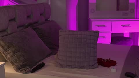 Camila buitrago online show from 12/16/24, 04:45