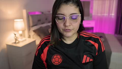 Snapshot of camila_buitrago chatting on 12/21/24, 08:54 Camila buitrago online show from 12/21/24, 08:54