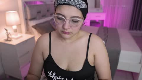 Snapshot of camila_buitrago chatting on 01/26/25, 10:24 Camila buitrago online show from 01/26/25, 10:24