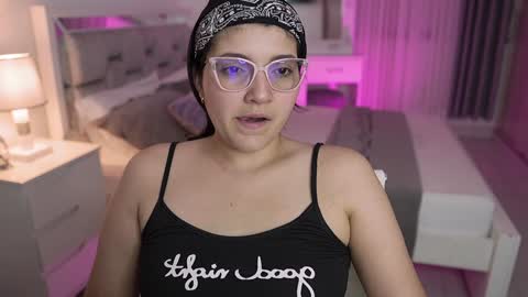 Snapshot of camila_buitrago chatting on 01/27/25, 01:26 Camila buitrago online show from 01/27/25, 01:26