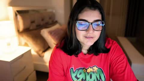 Snapshot of camila_buitrago chatting on 09/16/25, 11:17 Camila buitrago online show from 09/16/25, 11:17