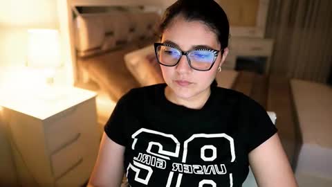 Snapshot of camila_buitrago chatting on 10/19/25, 11:49 Camila buitrago online show from 10/19/25, 11:49