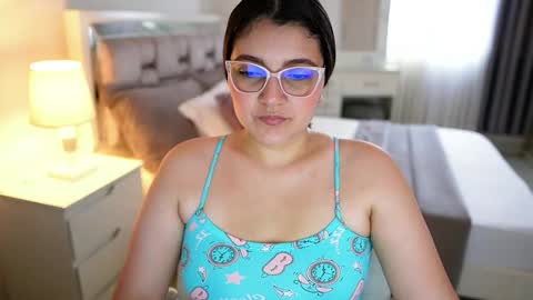 Snapshot of camila_buitrago chatting on 12/14/25, 06:01 Camila buitrago online show from 12/14/25, 06:01